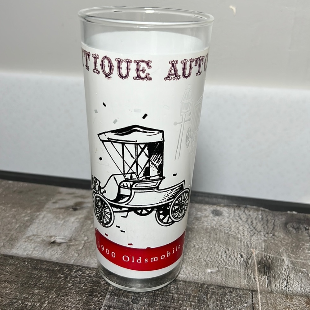 Vintage automobile antique autos “1900 Oldsmobile” Frosted Drinking Glass Car